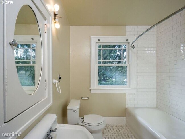 Building Photo - 3 br, 2 bath House - 7130 SW Canyon Drive