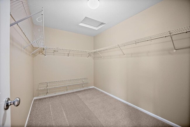 Building Photo - Spacious Spanaway Home w/ A/C & 5 Bedrooms...