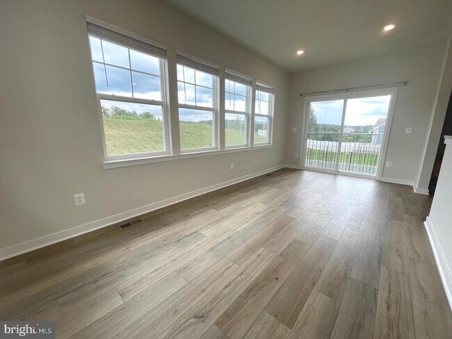 Building Photo - 2328 Hawkshill Dr