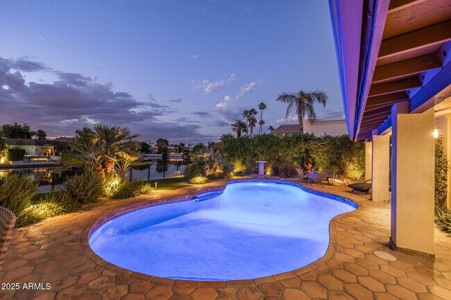 Building Photo - 7620 E Vía Del Placito