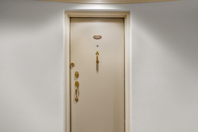 Building Photo - 700 E Ocean Blvd