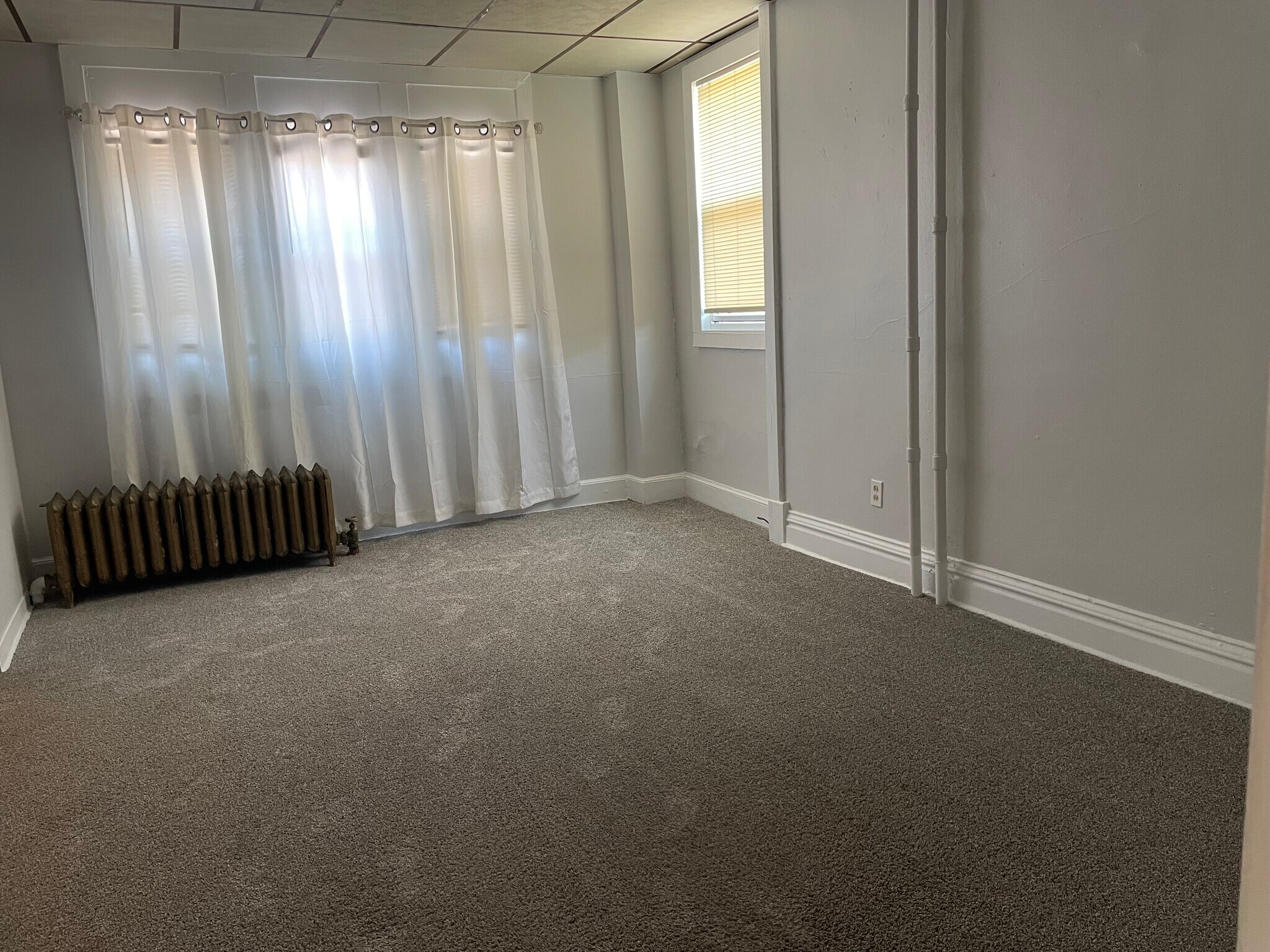 Living room - 432 E 7th St