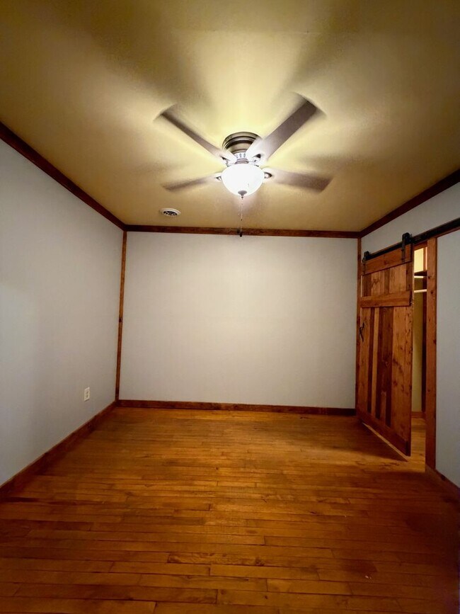 Building Photo - 311 Main St