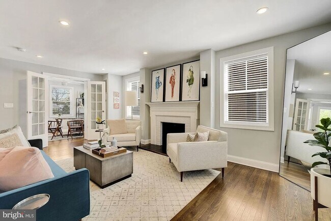 Building Photo - Newly Renovated Single Family home with Off Street Parking