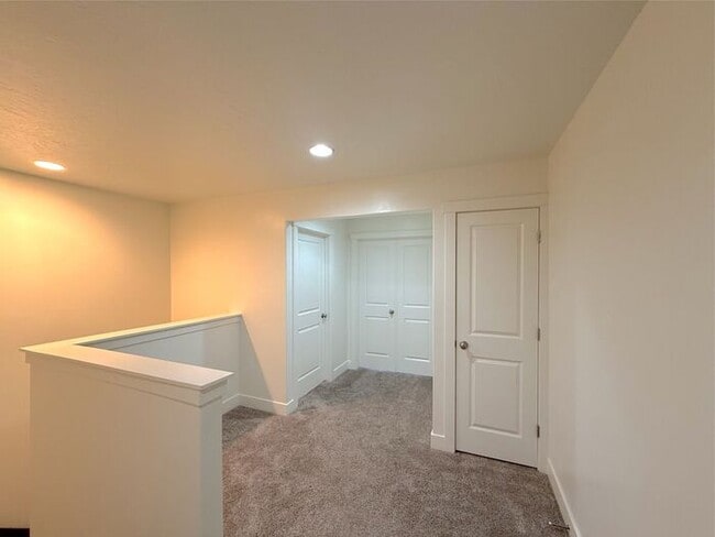 Building Photo - 4 Bed, 2.5 Bath Home with 2 Car Garage
