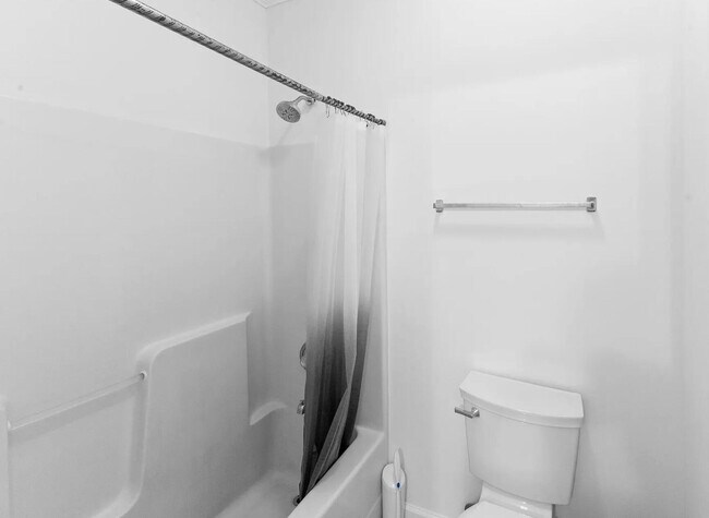 Building Photo - 3513 Seneca Ave