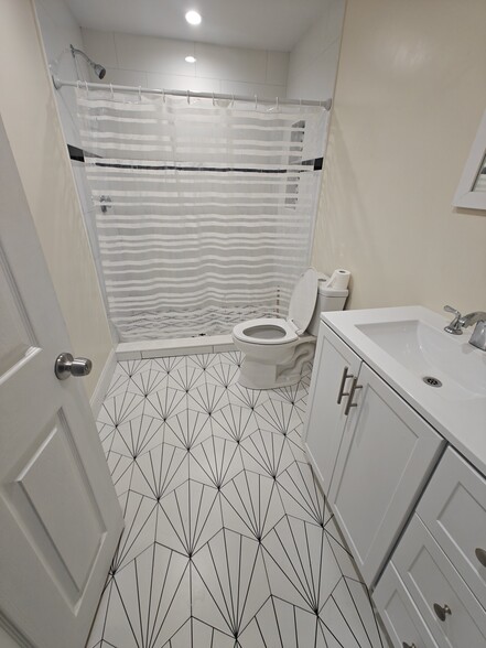 Building Photo - 42 Elmwood Ave