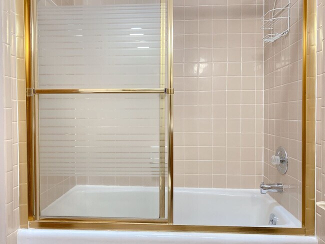 Building Photo - 3BD, 2BTH Bellevue Charmer Ready for YOU, $2,300!!