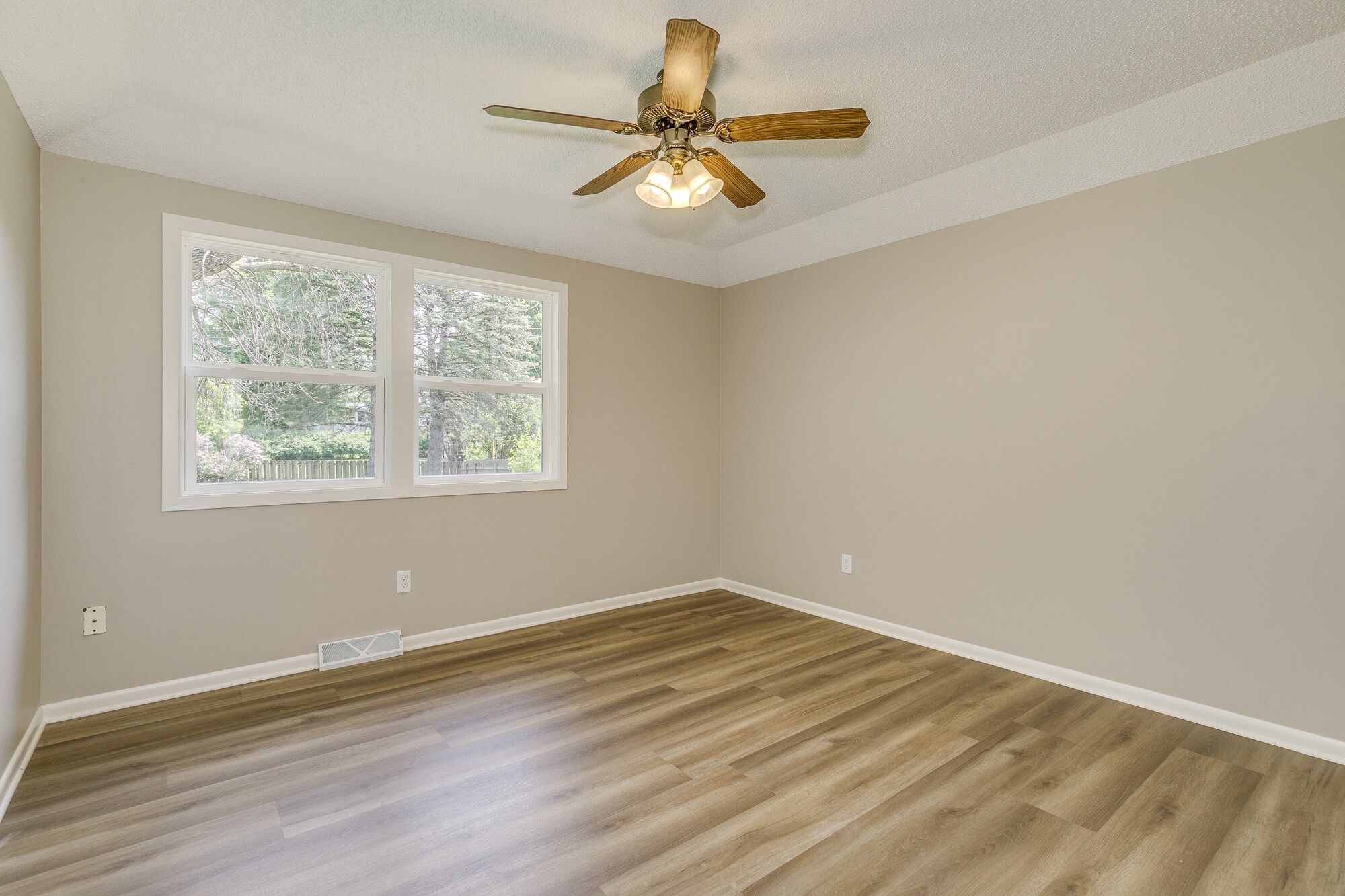 main level bedroom - 16376 Fishing Ave W