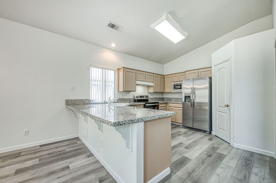 Building Photo - 1708 E Chelsea Dr