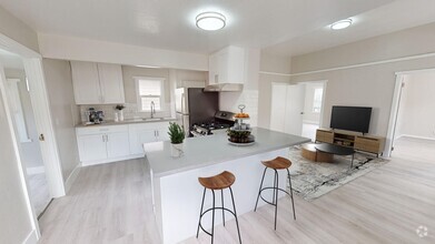 Building Photo - 4bed FULLY REMODELED TOP unit!!!