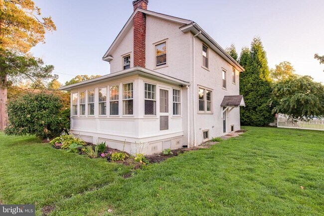 Building Photo - 8 Melvin Rd