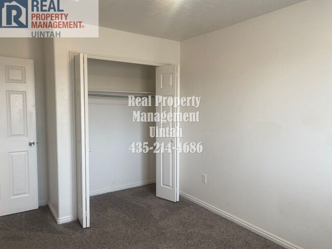 Building Photo - Beautiful Twin Home for Rent!