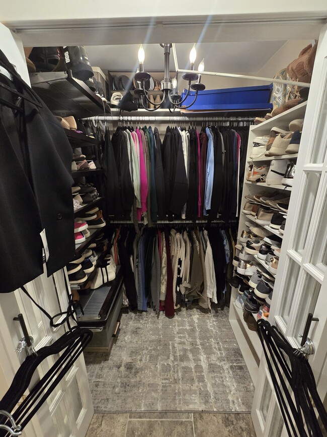 Building Photo - 1802 W Diversey Pkwy