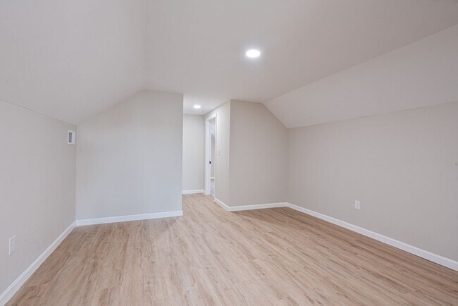 Building Photo - Newly renovated apartment for rent by Providence College / Elmhurst(Available 6/1/2026)