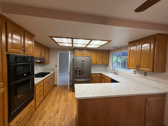 Building Photo - 2853 St Andrews Rd
