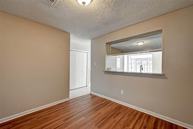 Building Photo - 17804 Kings Park Ln