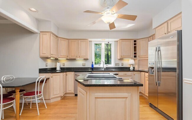 Building Photo - 7140 Persimmon Ln