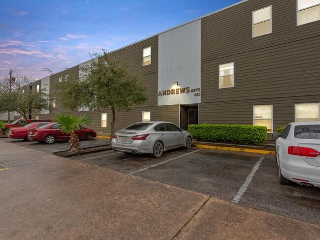 Building Photo - 415 W 39th St