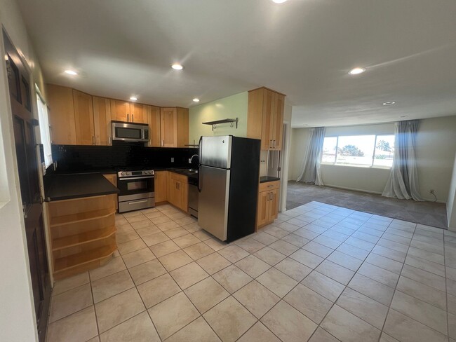 Primary Photo - Charming upstairs 2/2 Condo in Clairemont