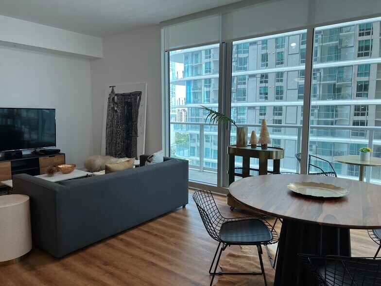 Building Photo - 300 S Biscayne Blvd