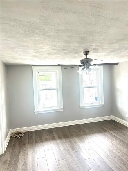 Building Photo - 804 Main St