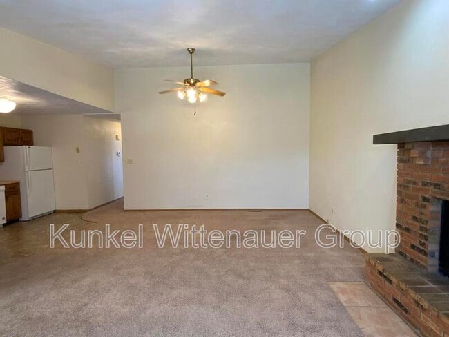 Building Photo - 700 Ganim Dr
