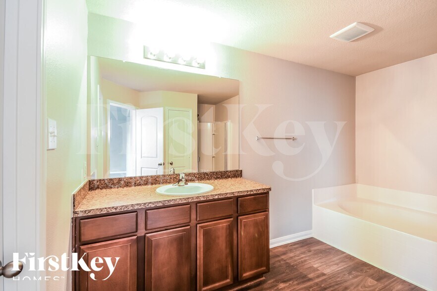 Building Photo - 5931 Golden Cove Rd