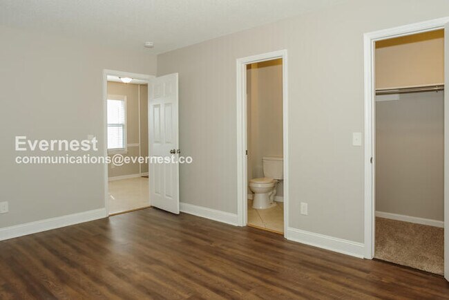 Building Photo - Limited Time Special Offer / 4 Bed, 3 Bath Home with Fenced Yard / Pet-Friendly / Vouchers Accept...