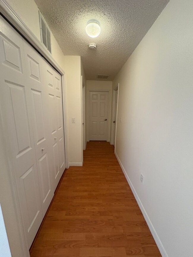 Building Photo - For Rent: 3 Bed / 2.5 Bath Townhome in Ash...