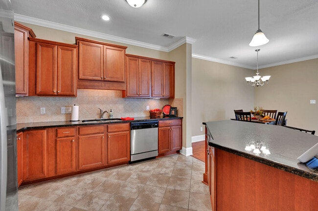 Building Photo - 2401 Dovedale Ct