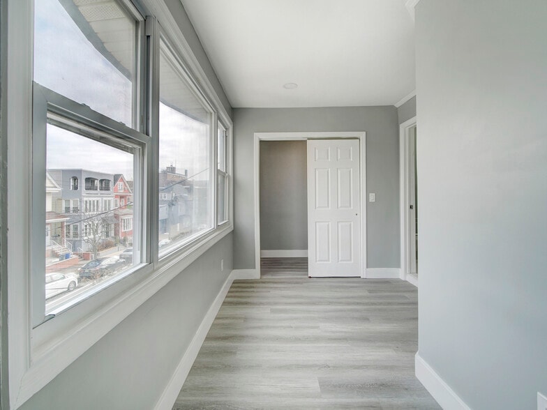 Building Photo - 20 W 49th St