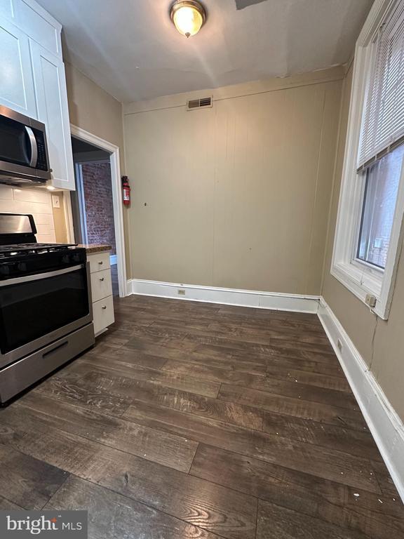 Building Photo - 224 W 14th St