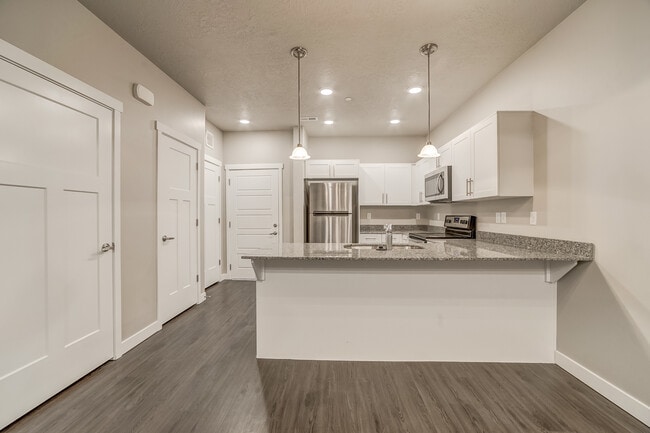 Building Photo - 614 E 230 N