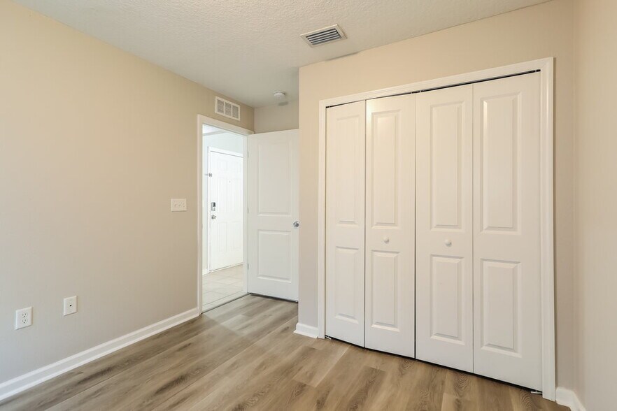 Building Photo - 6582 Winding Greens Dr