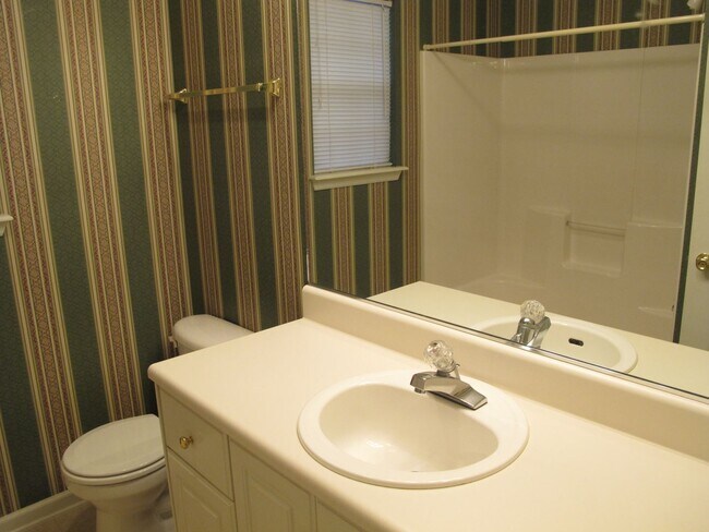 Building Photo - Spacious home in nice Evans neighborhood  ...