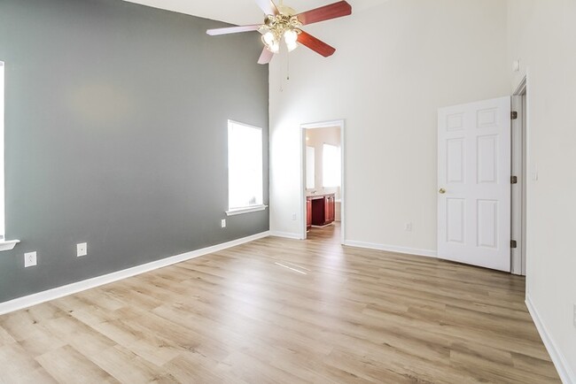 Building Photo - Stylish & Bright 3-Bedroom Home in Greenville