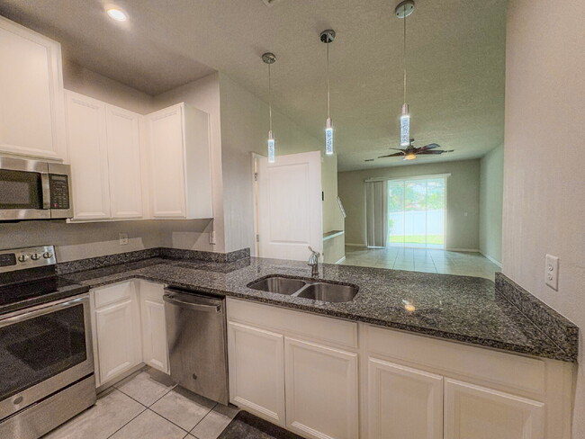 Building Photo - Spacious 3-Bedroom Townhome with garage  i...