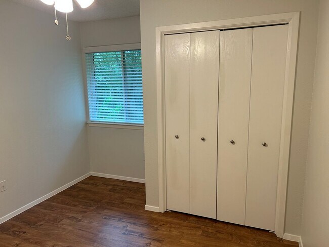 Building Photo - 1918 Gracy Farms Ln