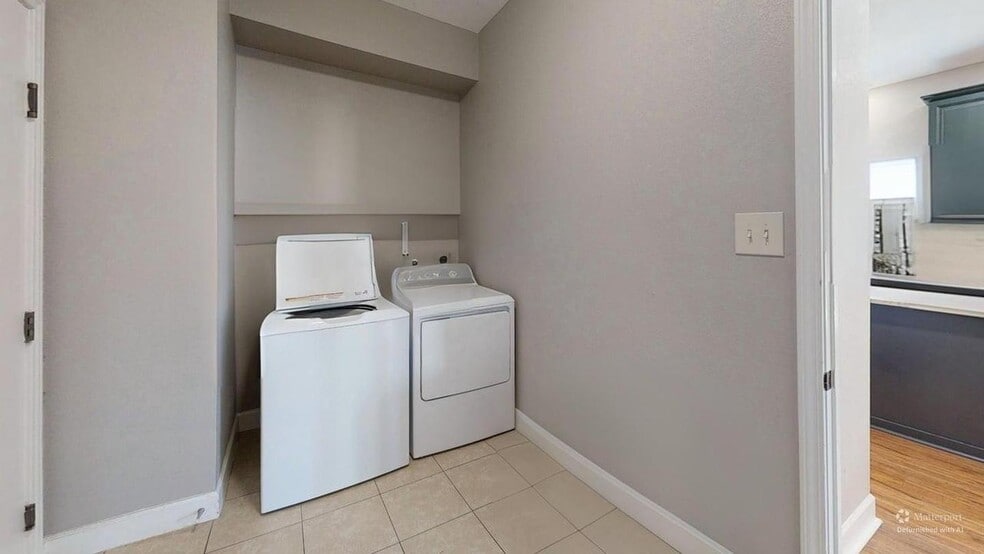 Building Photo - 2105 Huxley Ln