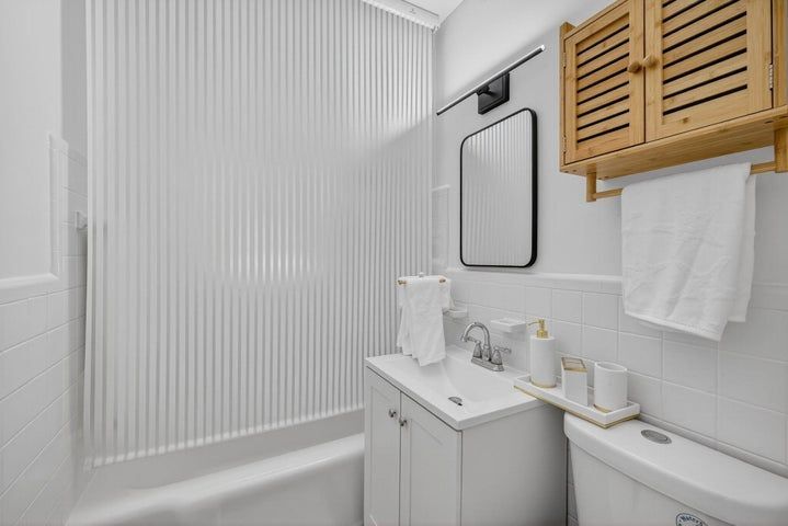 Building Photo - 1317 NE 1st Ave.