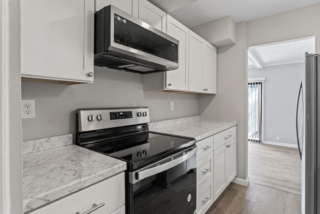 Building Photo - 6428 Wood Cir W