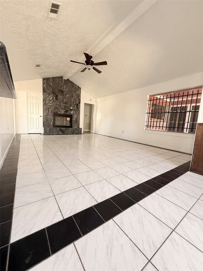 Building Photo - 12335 Huntington Field Dr