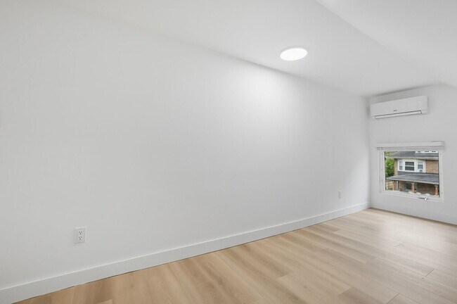 Building Photo - 568 Hale Ave