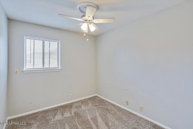 Building Photo - 167 Lakebend Cir