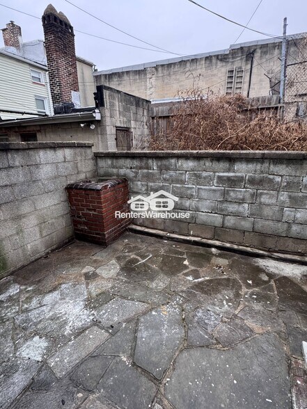 Building Photo - 1308 Gough St