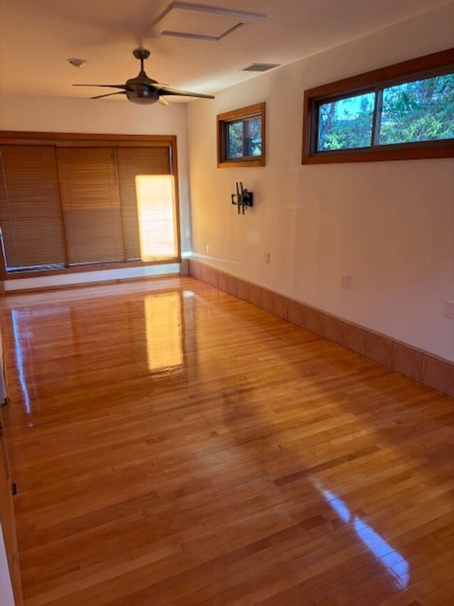 Building Photo - Unfurnished, 1-Year Long-Term Rental