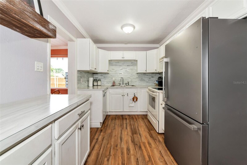 Building Photo - 2004 19th St W