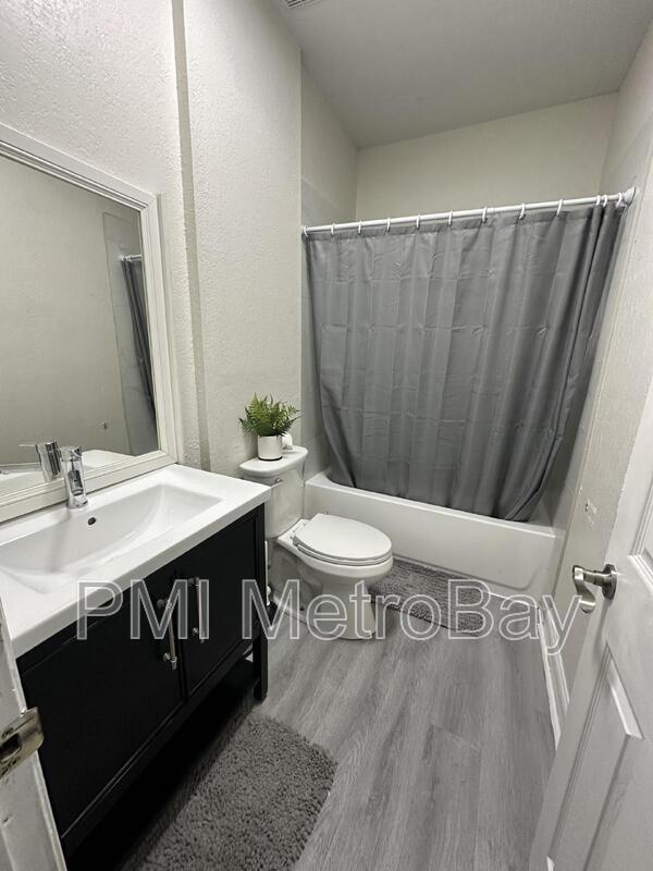 Building Photo - 8210 N Klondyke St