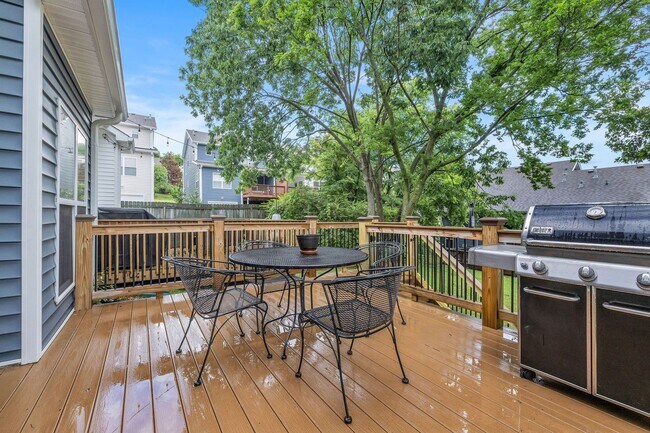Building Photo - Spotless 3BR/2.5BA townhome minutes from West End, Downtown Nashville!